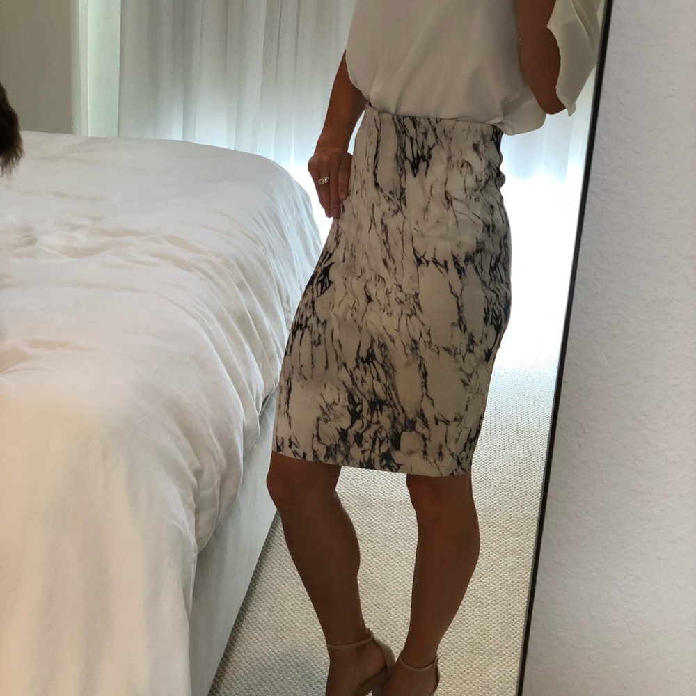 Marble black and white skirt
